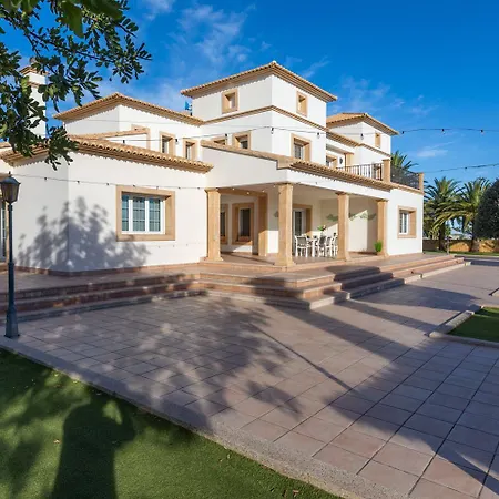 Happy Family By Abahana Calpe