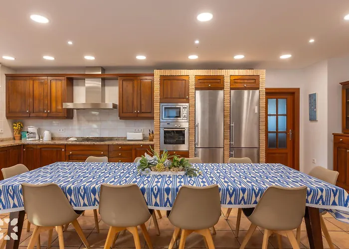 Happy Family By Abahana Calpe