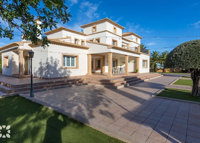 Happy Family By Abahana Calpe