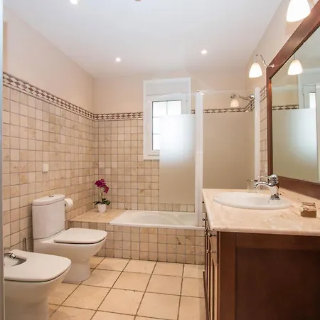 Happy Family By Abahana Calpe